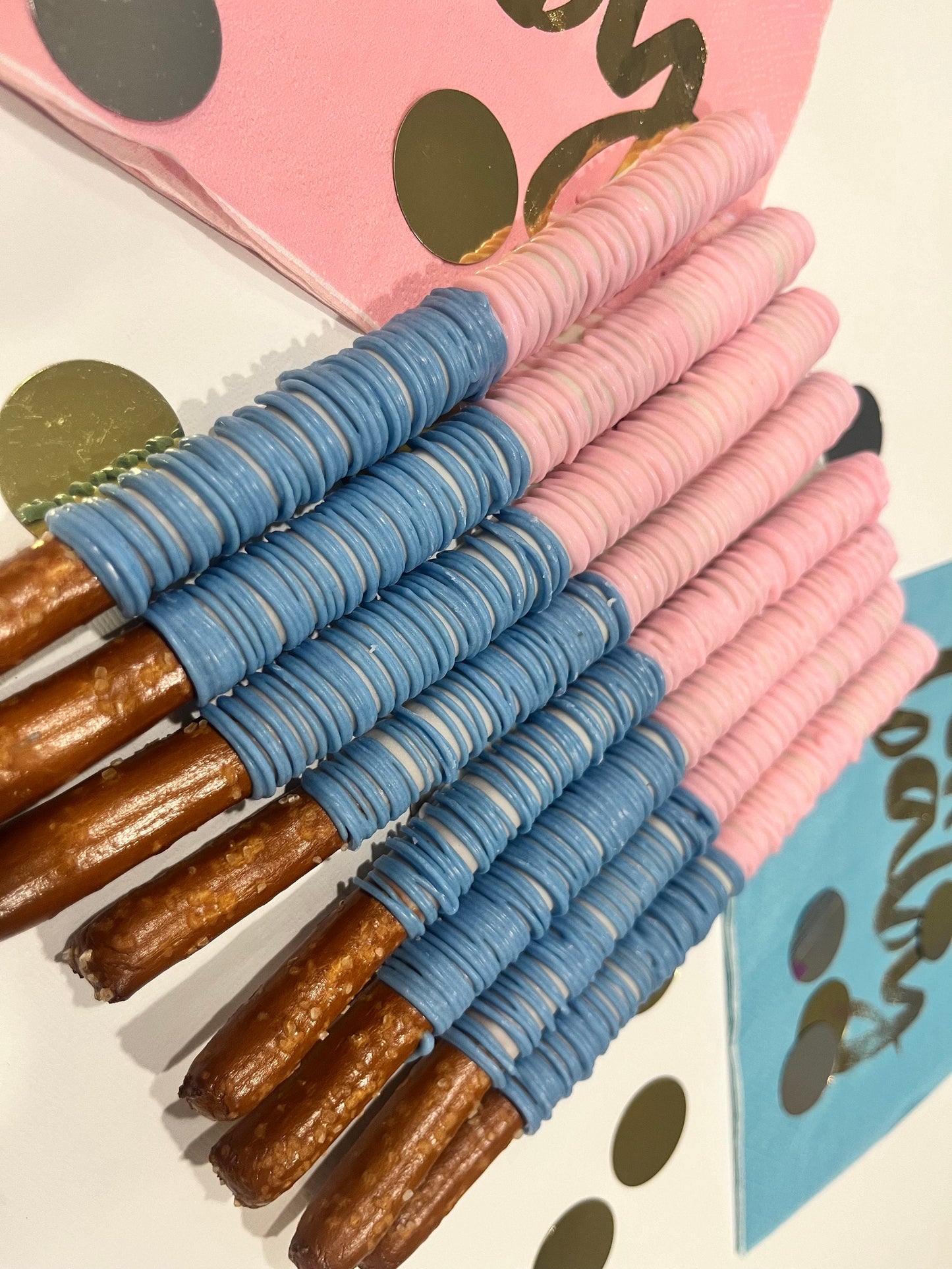 Ombré Blue and Pink Gender Reveal Pretzels, Hand-Dipped Chocolate Covered Pretzels Blue, Baby Blue Party Favors, Pastel Baby Party Favors