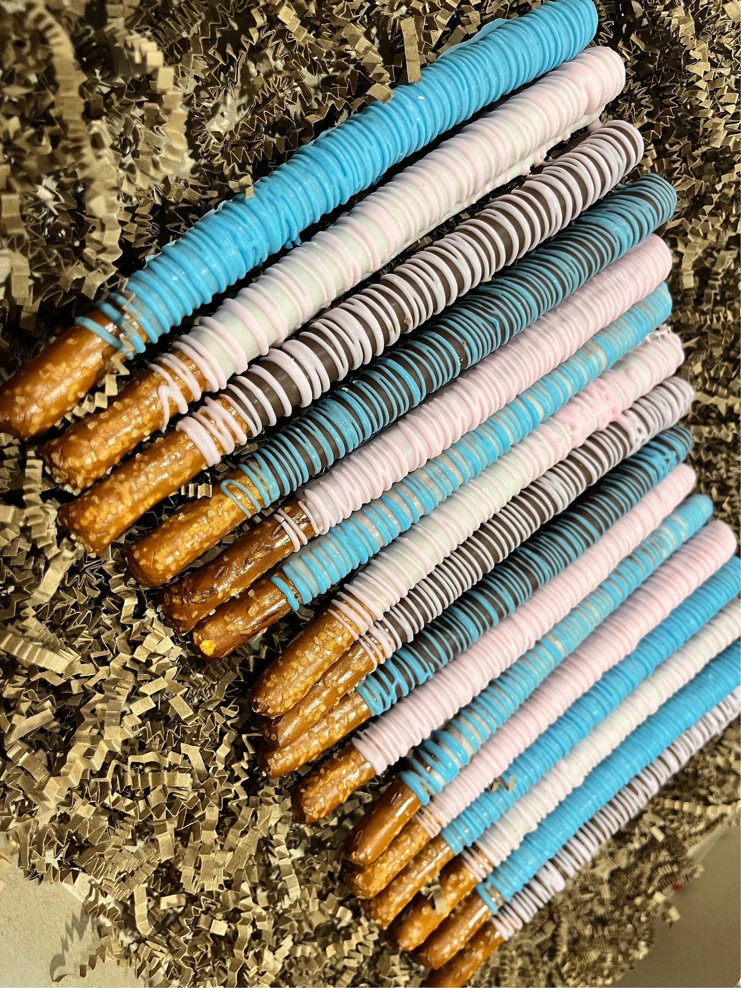 Blue and Pink Gender Reveal Pretzels, Hand-Dipped Chocolate Covered Pretzels Blue, Baby Blue Party Favors, Chocolate Dipped Pretzels Pink