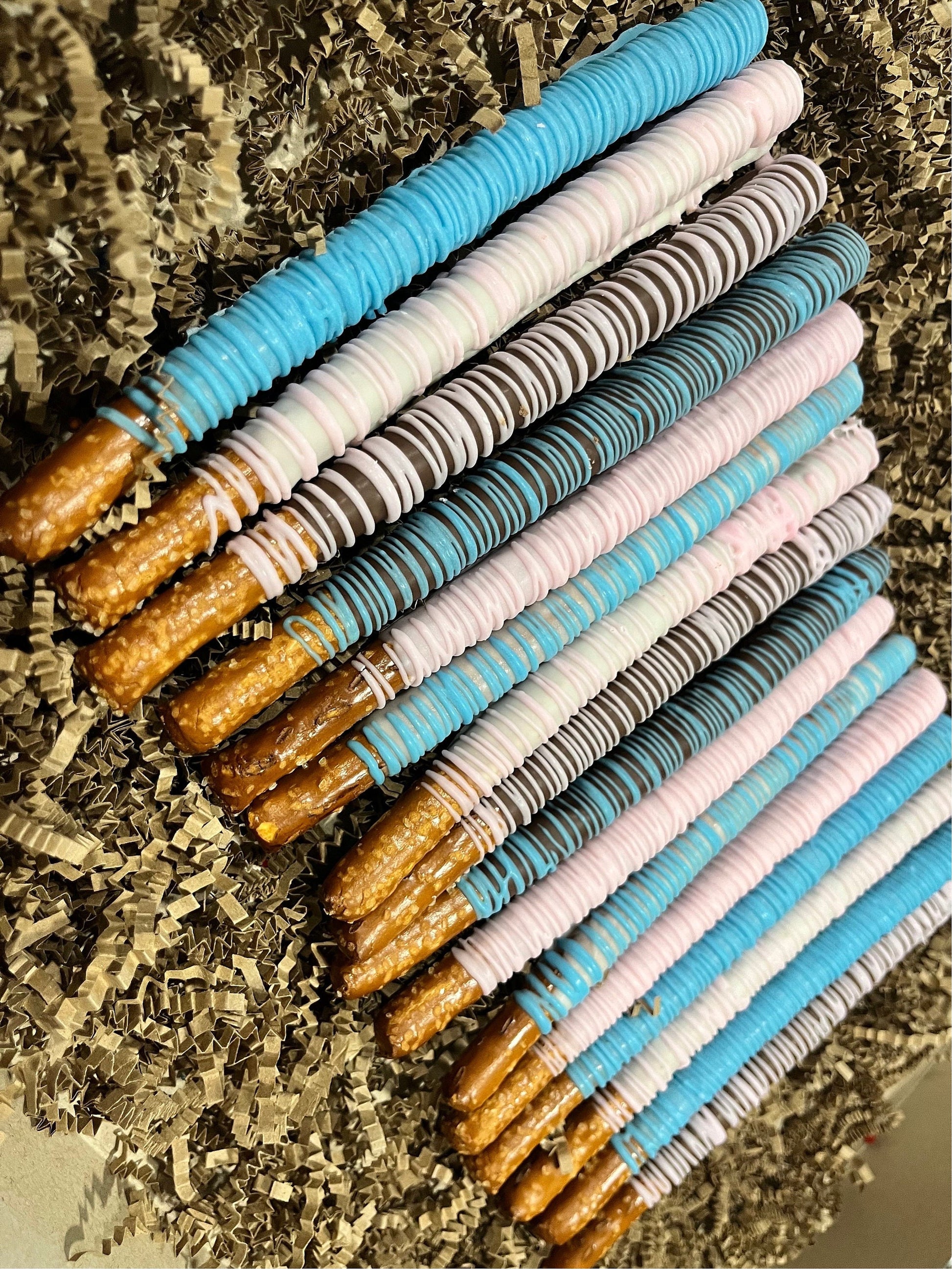 Blue and Pink Gender Reveal Pretzels, Hand-Dipped Chocolate Covered Pretzels Blue, Baby Blue Party Favors, Chocolate Dipped Pretzels Pink