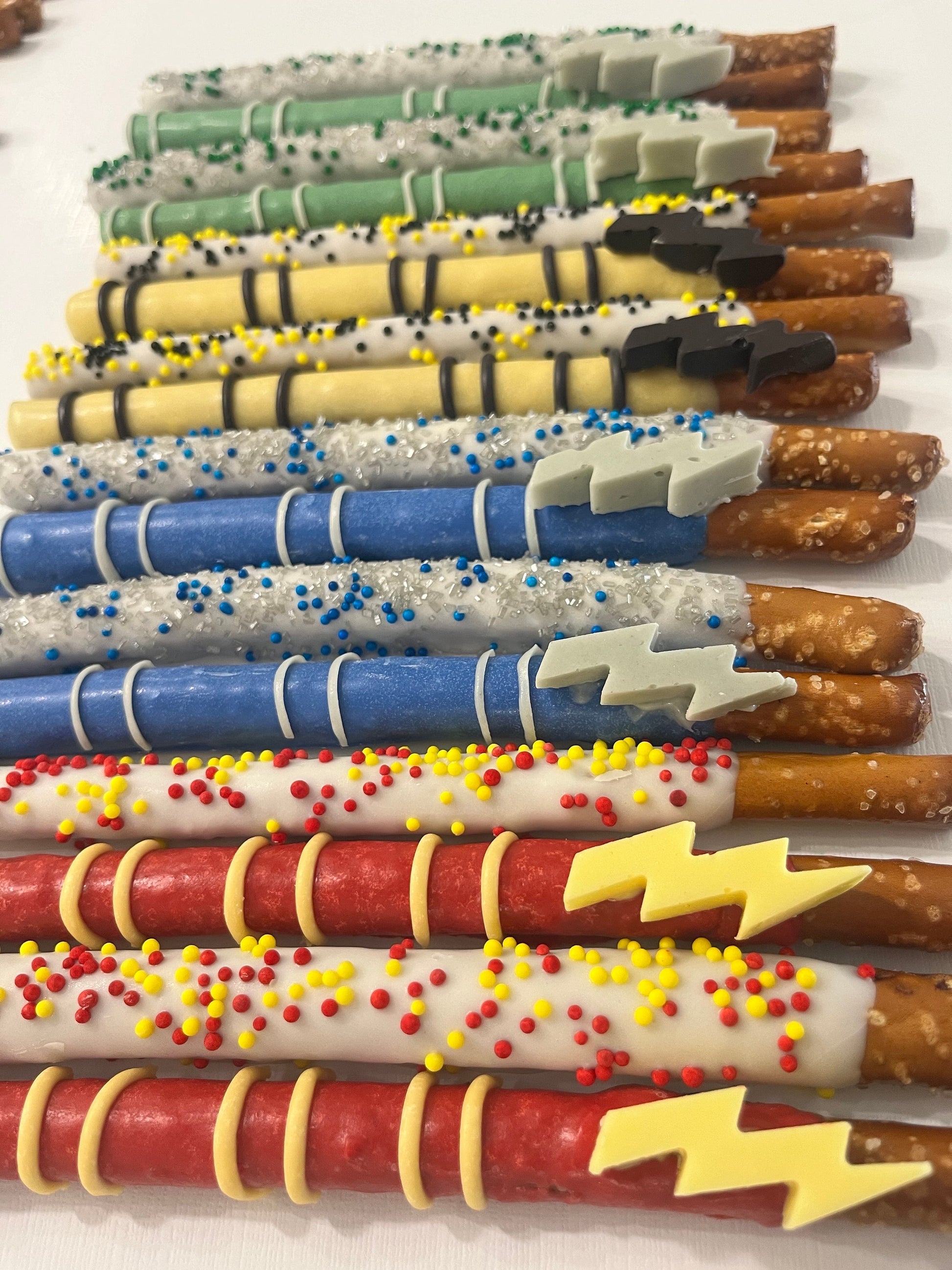 Harry Potter Hogwarts Desserts, HP Desserts, Harry Potter Theme Pretzels, Harry Potter Candy, Hogwarts Birthday Party