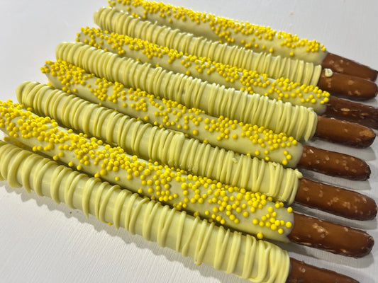 Yellow Sprinkle Chocolate Dipped Pretzels, Yellow Desserts, Sunflower Desserts, Baby Shower Desserts, Yellow Treats, Summer Birthday Treats