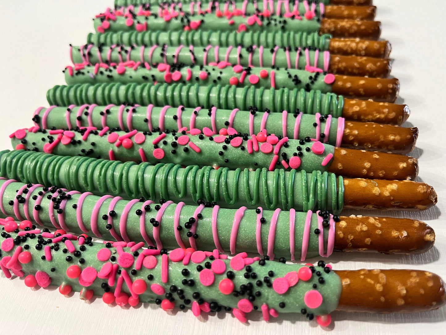 MCraft Pretzels, Girls Minecraft Pretzels, Pink Minecraft Desserts, Minecraft Party Favors, Minecraft Treats, Minecraft Birthday Treats